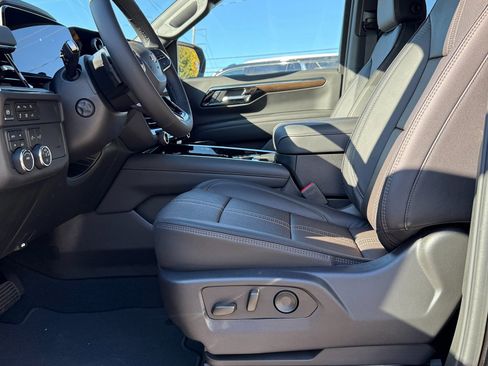 New 2025 Chevrolet Suburban High Country image 20