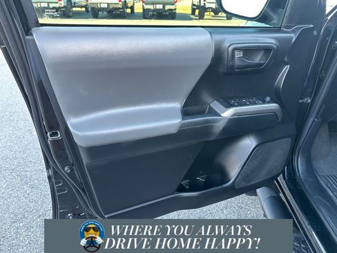 Used 2022 Toyota Tacoma SR5 image 10