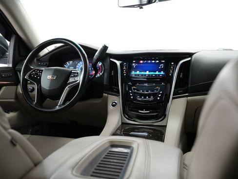 Used 2018 Cadillac Escalade Premium Luxury image 10
