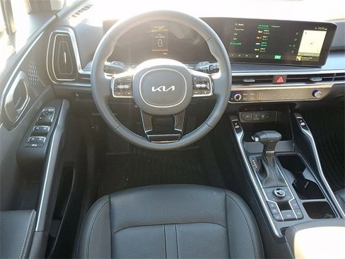 Used 2025 Kia Sorento S image 11