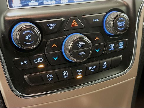 Used 2017 Jeep Grand Cherokee Limited image 24