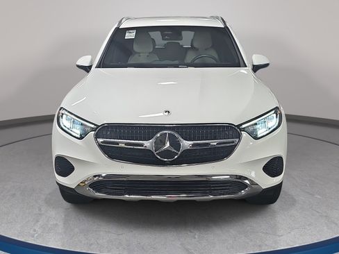 Used 2025 Mercedes-Benz GLC 300 4MATIC image 2