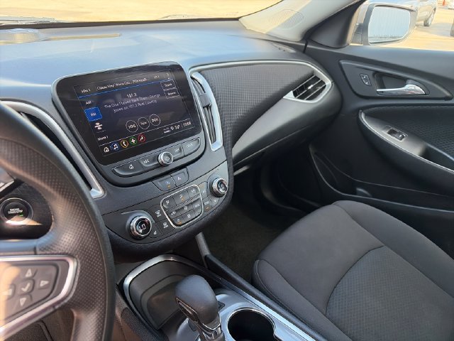 Used 2025 Chevrolet Malibu LT FWD image 17