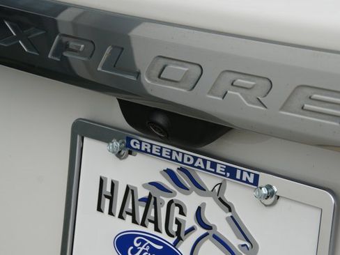 Used 2023 Ford Explorer Platinum w/ Technology Package image 11