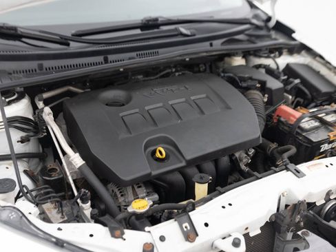 Used 2015 Toyota Corolla LE FWD image 37