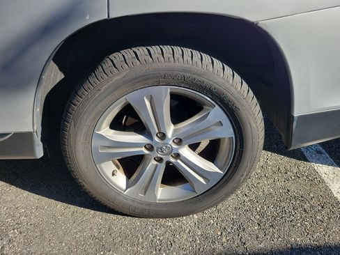 Used 2012 Toyota Highlander Limited w/ Tow Pkg AWD/4WD image 24