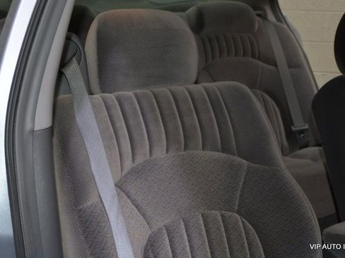 Used 2005 Pontiac Bonneville SE image 14