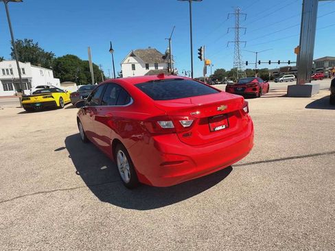 Used 2017 Chevrolet Cruze LT w/ Convenience Package FWD image 6