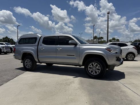 Used 2019 Toyota Tacoma SR5 RWD image 2