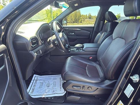 Certified 2025 Honda Pilot Black Edition image 26