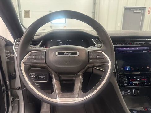 Used 2024 Jeep Grand Cherokee L Limited w/ Luxury Tech Group II AWD/4WD image 13