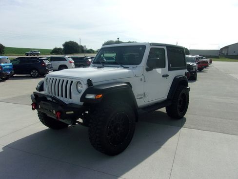 Used 2020 Jeep Wrangler Sport AWD/4WD image 5