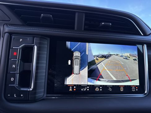 Used 2023 GMC Yukon Denali w/ Denali Reserve Package image 26