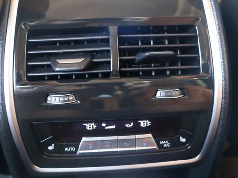 Used 2023 BMW X7 xDrive40i w/ Premium Package AWD/4WD image 25