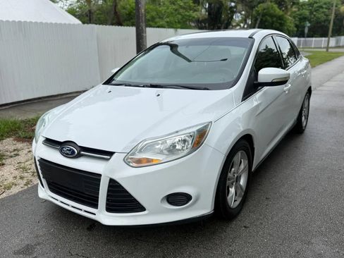 Used 2014 Ford Focus SE FWD image 4