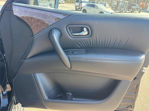 Used 2017 INFINITI QX80 w/ Driver Assistance Package image 22