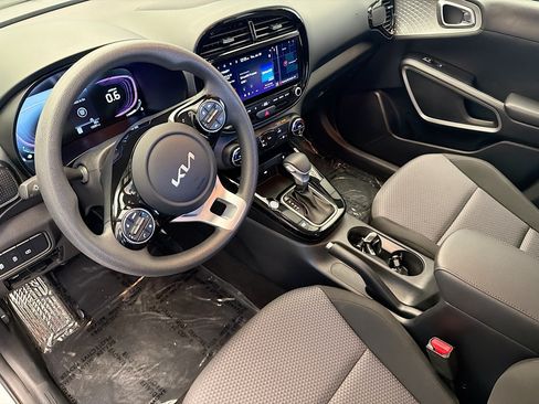 Used 2024 Kia Soul S FWD image 7