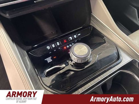 Used 2023 Jeep Wagoneer L Series II image 21