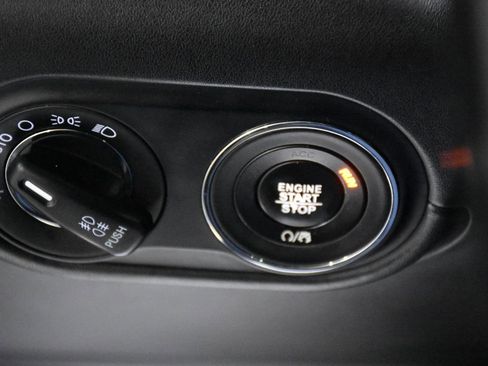 Used 2017 Maserati Levante w/ Luxury Package image 33