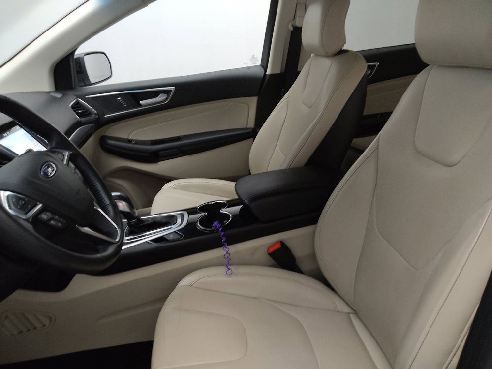 Used 2018 Ford Edge Titanium w/ Equipment Group 301A FWD image 17