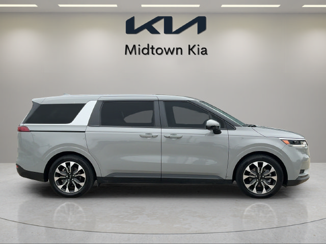 Used 2024 Kia Carnival EX FWD image 2