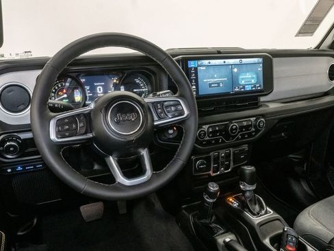 Used 2025 Jeep Wrangler Unlimited Sahara w/ Safety Group image 8