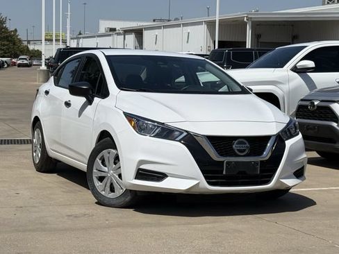 Used 2022 Nissan Versa S FWD image 2