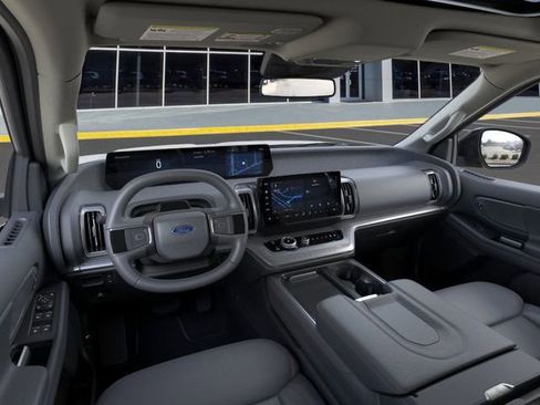 New 2025 Ford Expedition Active image 10
