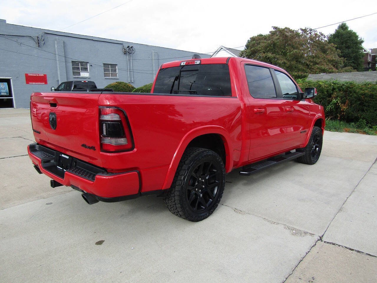 Used 2020 RAM 1500 Laramie w/ Night Edition AWD/4WD image 7