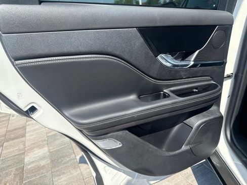 New 2025 Lincoln Corsair Reserve image 15