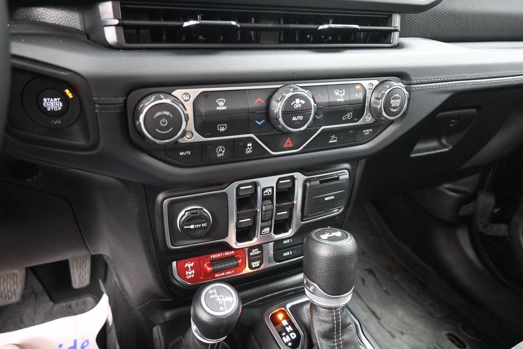 Used 2025 Jeep Wrangler Unlimited Rubicon AWD/4WD image 31