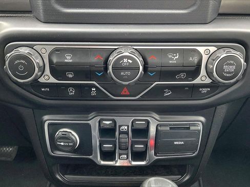 Certified 2020 Jeep Wrangler Unlimited Sahara image 18