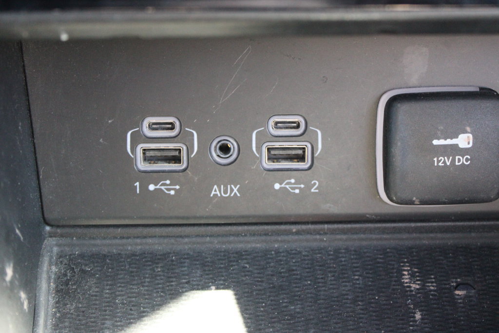 Used 2024 Jeep Grand Cherokee L Altitude AWD/4WD image 31