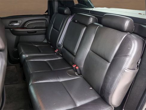Used 2011 Cadillac Escalade EXT Luxury image 22