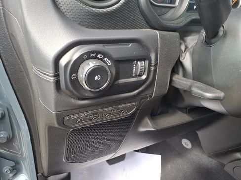 Used 2025 Jeep Wrangler Unlimited Rubicon AWD/4WD image 17