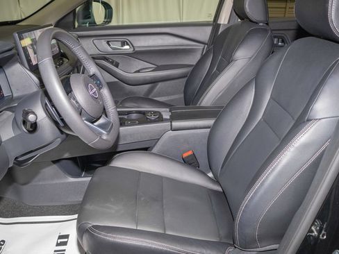 Used 2024 Nissan Rogue SL AWD/4WD image 11
