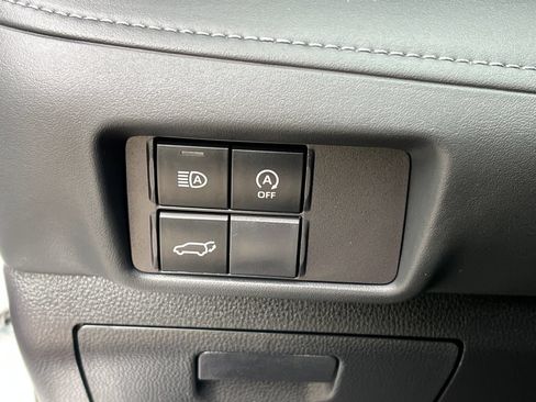Used 2023 Toyota Highlander XLE AWD/4WD image 29