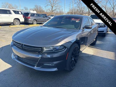 Used 2017 Dodge Charger R/T image 4