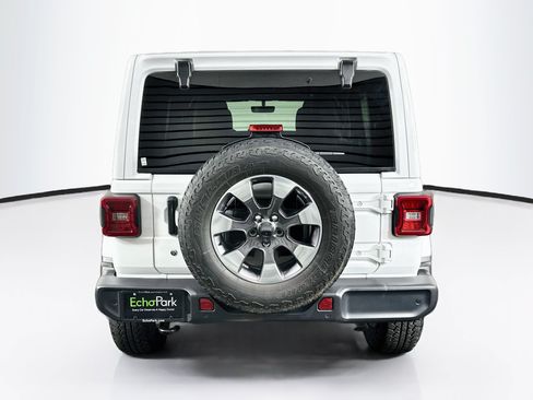 Used 2020 Jeep Wrangler Unlimited Sahara AWD/4WD image 7