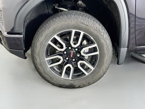 Used 2024 GMC Sierra 1500 AT4 w/ Technology Package AWD/4WD image 8
