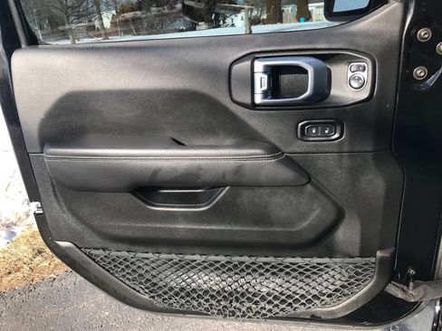 Used 2023 Jeep Wrangler Unlimited Sahara w/ Cold Weather Group image 10