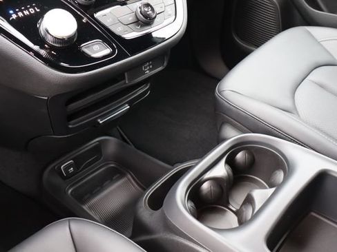 New 2026 Chrysler Pacifica Select FWD image 26