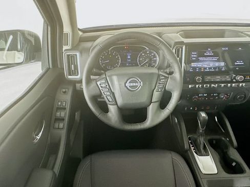 Used 2025 Nissan Frontier SV w/ SV Convenience Package RWD image 22