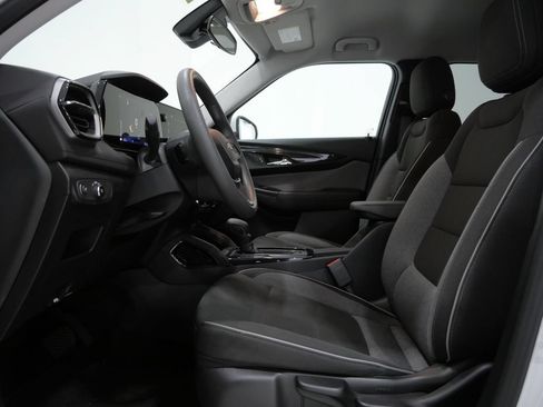 Used 2025 Chevrolet TrailBlazer LT FWD image 11