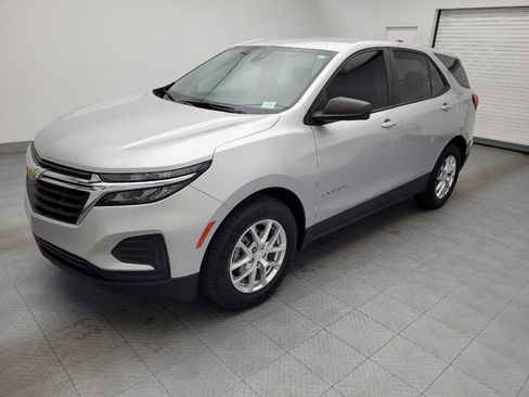 Used 2022 Chevrolet Equinox LS image 2