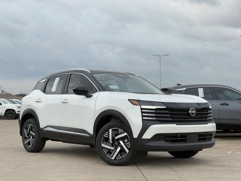 New 2026 Nissan Kicks SV w/ SV Premium Package FWD image 2
