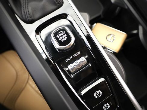 Used 2020 Volvo V60 T5 Cross Country w/ Protection Package Premier image 22