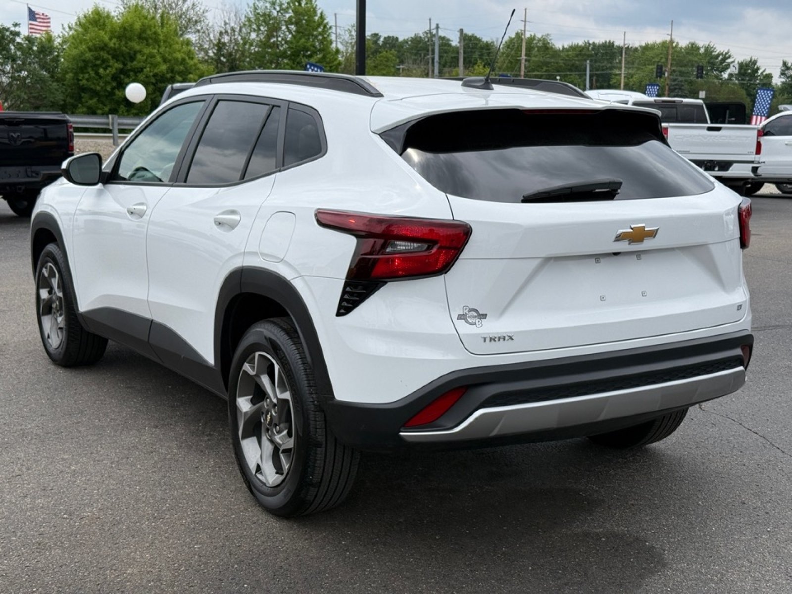 Used 2025 Chevrolet Trax LT w/ LT Convenience Package FWD image 6