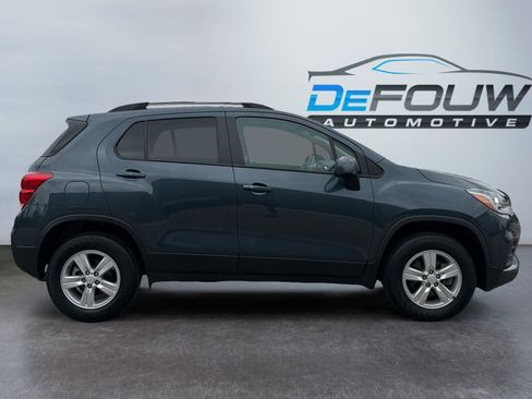 Used 2022 Chevrolet Trax LT w/ LT Convenience Package AWD/4WD image 2