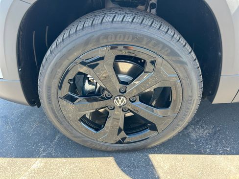 New 2026 Volkswagen Taos SE AWD/4WD image 25